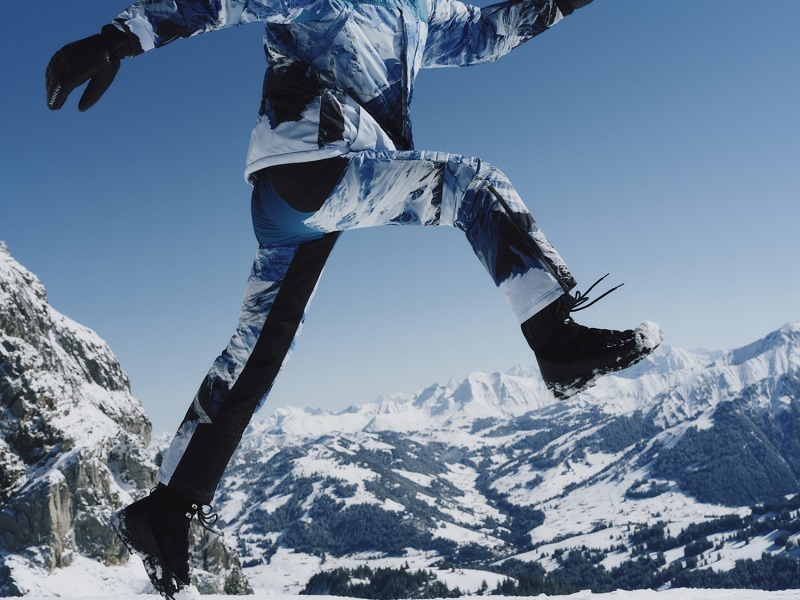 				JOHNNIE WALKER AND LUXURY SKIWEAR BRAND PERFECT MOMENT LAUNCH JOHNNIE WALKER BLUE LABEL ICE CHALET - THE PERFECT ACCESSORY TO MARK YOUR ARRIVAL AT LUXURY APRÈS SKI - THROUGH A CAMPAIGN STARRING PRIYANKA CHOPRA JONAS